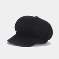 Vista lateral detallada de una gorra de repartidor negra de algodón con diseño simple - M (56-58cm) / Negro