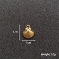 Detail of 1cm gold shell charm pendant for DIY jewelry with size and weight info - Shell