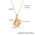Dettaglio della collana con ciondolo a libro placcata oro 18k con incisione To My Hero - Stile Piccolo Eroe Spagnolo Oro (RP022)
