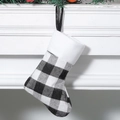 Klassischer schwarz-weißer Weihnachtssocken mit weißem Plüschrand und praktischem Aufhänger - Mini Schwarz-Weiß-Karo / 14x19cm
