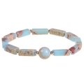 Elastisches Natursteinarmband mit blauen rechteckigen Perlen und silbernen Zwischenteilen - Schlangenhautstein