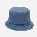 Bob classique en denim bleu avec œillets métalliques et bord surpiqué pour protection solaire - M (56-58cm) / Bleu Denim Foncé