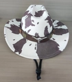 Sombrero de vaquero de gamuza con estampado de vaca y detalle de cabeza de toro metálica - Estilo Cabeza de Toro Estampado de Vaca (05)