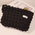 Neceser negro portátil con textura de burbujas de nube y etiqueta tejida fina - Negro