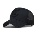 Detalle de gorra trucker negra con diseño de diamantes y logotipo C bordado 3D - Ajustable / Azul Marino a Cuadros Letra C