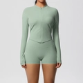 Set yoga da donna con top a maniche lunghe con zip e pantaloncini a vita alta elasticizzati - S / Verde Basilico