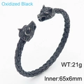 Edelstahl-Armspange mit Wolfskopf in oxidiertem Schwarz und detailliertem Flechtmuster - Oxidiertes Schwarz (KB163661-JX)