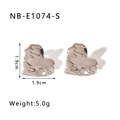 Pendientes de corazón plateado en acero inoxidable, tamaño 1,9cm y peso 5,0g - Estilo de Corazón con Textura de Lava (NB-E1074-S) / Plateado