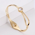 Bracciale rigido minimalista in acciaio al titanio dorato con zircone bianco tondo - Oro