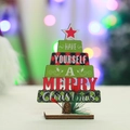Detail van een houten kerstboomversiering met Merry Christmas tekst - Groen / Groen