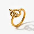 Anello minimalista con chiusura OT in finitura oro 18 carati in acciaio inox - US 6 / Oro (KBJ308)