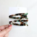 Set of two cat-shaped acetate hair clips with marble tortoise shell texture on card - 2 Pcs/Set / Dark Green