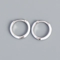 Orecchini Huggie in argento S925 con finitura minimalista in smalto bianco - Platino (Bianco)