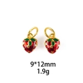 Dettaglio di ciondoli a fragola rossa 9x12mm con finitura in smalto dorato per gioielli - Fragola Rossa (9*12mm)