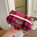 Rosa und lila karierte Plüschtasche mit handgefertigtem Häkel-Kirsch-Anhänger - Rosa Wollstoff Kirsch Aufbewahrungstasche