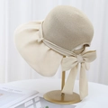 Elegante cappello da sole in paglia beige con tesa larga e fiocco per spiaggia estiva - M (56-58cm) / Cachi