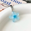 Cute translucent light blue flower keychain with a silver metal clasp for bags - Colorful Transparent Daisy Phone Lanyard / Blue
