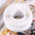 6-piece set of white round wave-edged pastry cutters for DIY baking and cake decorating - White Round Shape/6-Piece Set