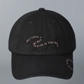 Détail d'une casquette noire en coton avec broderie kaki sur la visière et la couronne - M(56-58cm) / Noir