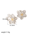 Orecchini a fiore in argento spazzolato con centro dorato, set gioielli fiori 32,4 mm - Orecchini a lobo fiori argentati con centro dorato (TE6091-M)