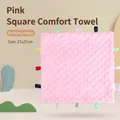 Doudou rose en tissu Minky 3D pour bébé avec étiquettes sensorielles colorées, 27x27cm - Doudou Carré Rose
