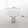 Weißes achteckiges Schmuckdisplay mit Maßen von 15 cm Breite und einer Höhe von 9,5 cm - Hohes achteckiges Tablett mit Sockel