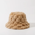 Detail van pluchen camel vissershoed met schaakbordpatroon en zachte harige textuur - M (56-58cm) / Khaki