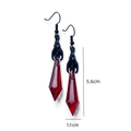 Orecchini gotici a pipistrello con gocce rosse, dimensioni 5,6cm x 1,1cm su sfondo bianco - Lega/Resina / AQ-2774 (Pipistrello Nero Goccia Rossa)