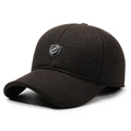 Gorra de invierno para hombre en marrón oscuro con orejeras cálidas y logo sport - Ajustable / café