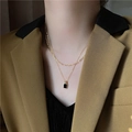 Collana a doppio strato in titanio dorato con pendente rettangolare nero da donna - Piastra nera a doppio strato / Oro