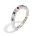 Anello in acciaio placcato oro 18K con pietre colorate e design a stella su bianco - US 6 / Argento