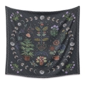 Tapiz bohemio con fases lunares e ilustraciones botánicas sobre un fondo oscuro texturizado - 73X95CM / CX01-2 Gris Oscuro Botánico Luna