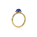 Minimalistischer 18K vergoldeter Titanring mit einem runden blauen Natursteinbesatz - US 6 / Blauer Sandstein