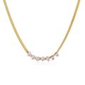 Elegante collana a spina di pesce dorata con zirconi a goccia su sfondo bianco - Zircone Trasparente Oro