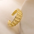 Minimalistischer geometrischer offener Ring mit 18K Goldbeschichtung und Spiralstruktur - Geometrische Streifen / Spiralstruktur
