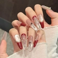 Uñas postizas ojo de gato color burdeos con pedrería brillante y perlas forma almendra - Grande (L) / Estilo Perla Ojo de Gato Rojo Vino / Óvalo Extra Largo