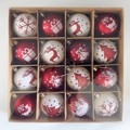 Lot de 16 boules de Noël peintes à la main en rouge et blanc avec motifs festifs en boîte - 6cm 16 Pièces Rouge & Blanc A