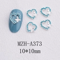 Dettaglio di ciondoli per unghie a cuore blu chiaro da 10mm con fiocco di cristallo - Stile Fiocco Intarsiato a Cuore (A373)