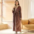 Dicker brauner Flanell-Bademantel für Damen und Herren mit weichem Plüschkragen - M / Frau / Braun