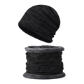 Nahaufnahme von schwarzem Strickmützen- und Schal-Set mit dickem grauem Fleecefutter - 180g Fleece Gefüttert / Schwarz 2-Teiliges Set