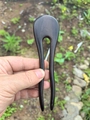 Épingle à cheveux en bois de santal foncé en forme de U pour coiffage moderne - Grosse Tête Double Broche