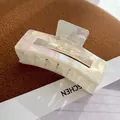 Pince à cheveux rectangulaire en acétate nacré avec une finition irisée élégante - Blanc Nacré (7.5cm) / Moyen
