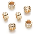 Dettagli macro di distanziatori circolari dorati a doppio strato per creare gioielli - Stile Oro 03 (Doppio Anello) / Oro