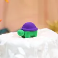 Dettaglio della scatola per gioielli a forma di tartaruga in velluto verde e viola - Viola