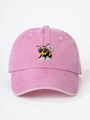 Vista detallada de gorra de algodón lavado rosa con bordado de abeja y gafas de sol - Talla Única (Ajustable) / Rosa
