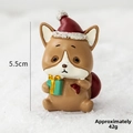 Miniatuur kerst Corgi van hars met kerstmuts en groen cadeau, hoogte van 5.5cm - Hond (42g)