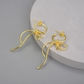 Elegant gold bow ribbon earrings with polished finish on a grey geometric base - 925 Silver / Gold
