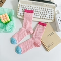 Chaussettes en maille rose avec bordure contrastée et pointe bleue style vintage - Taille unique / Tube Moyen/Polyester Coton / Rose/Bloc de Couleur