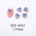 Détail macro de charmes d'ongles en cœur 11x9mm avec cristaux dégradés violet-bleu - Base Argentée - Zircon Rose Violet Galaxie (9564)