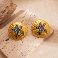 Pendientes redondos dorados martillados con incrustación de abulón de estrella de mar - Estilo 4 Pendientes de Botón de Estrella de Mar de Acero de Titanio